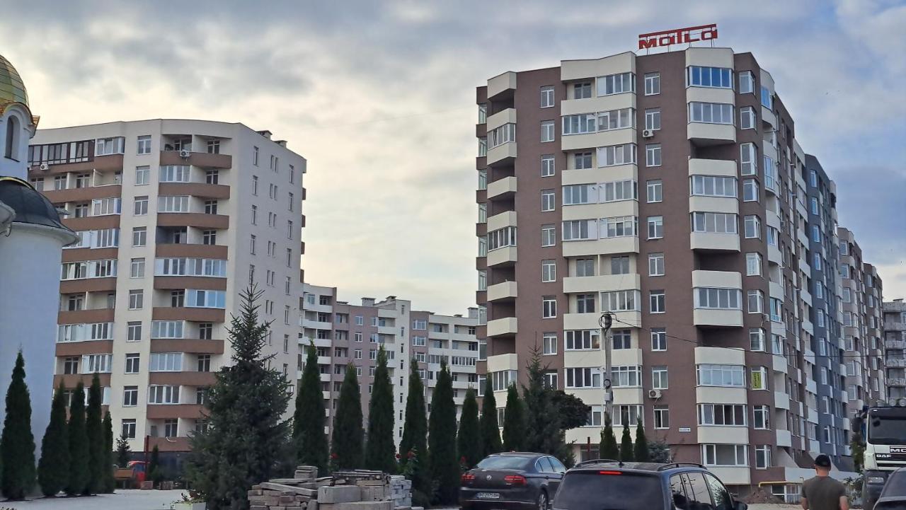 Black&white нова стильна на київській Apartment *