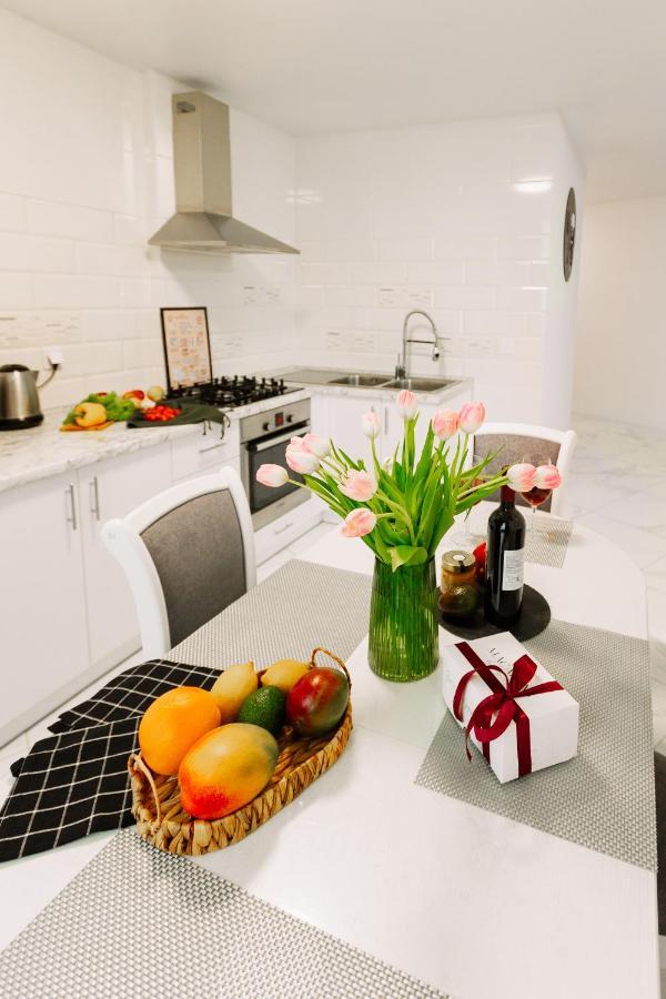 Black&white нова стильна на київській Apartment Ternopil