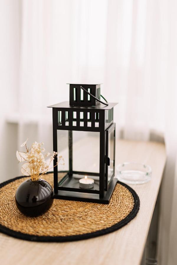 Apartment Black&white нова стильна на київській *