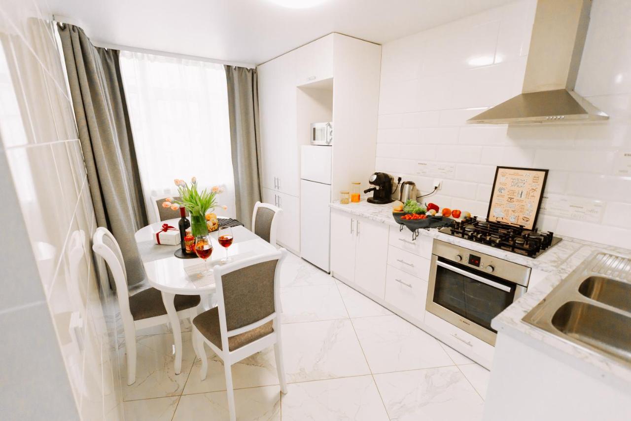 Black&white нова стильна на київській Apartment Ternopil