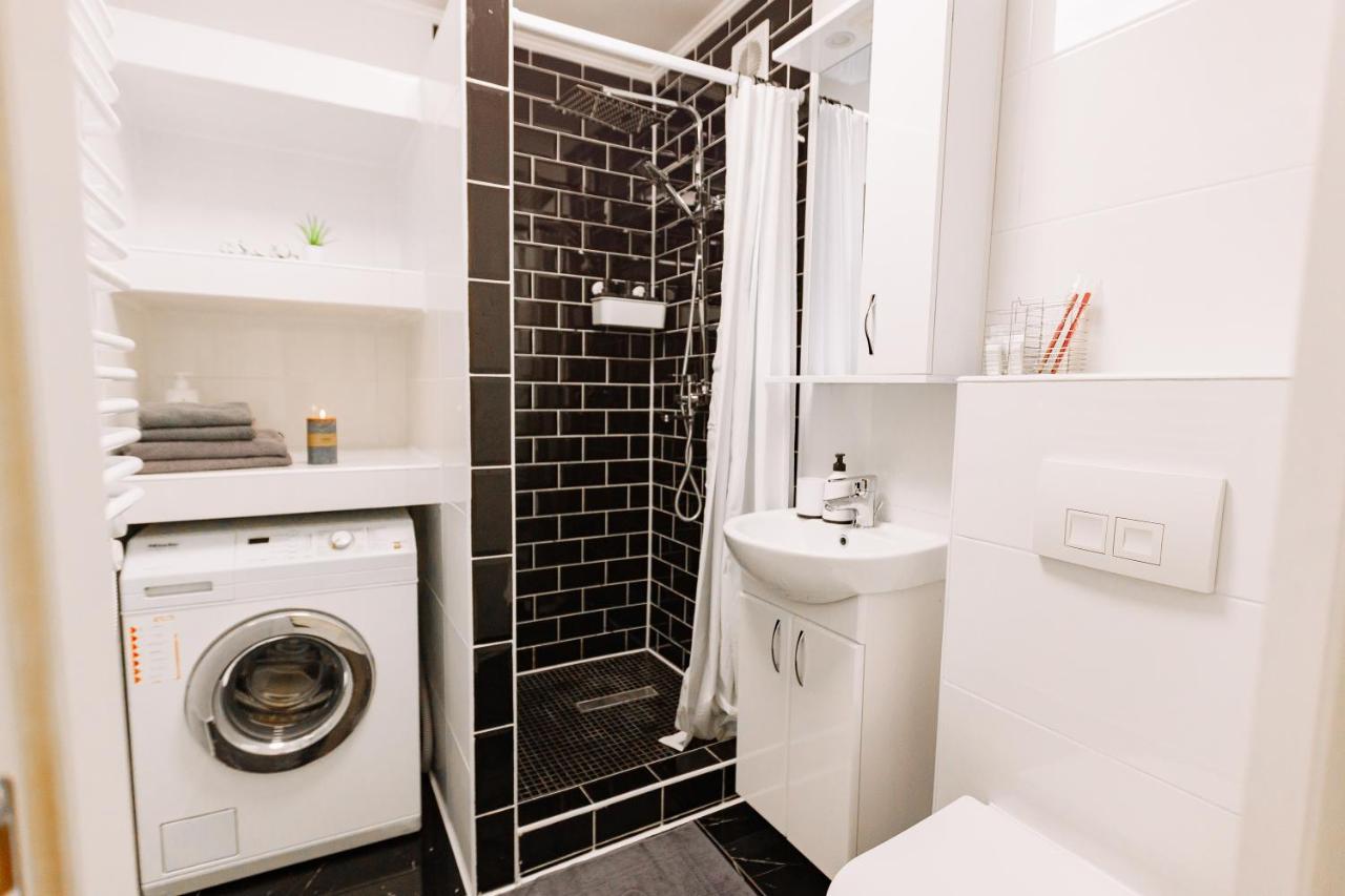 Black&white нова стильна на київській Apartment Ternopil