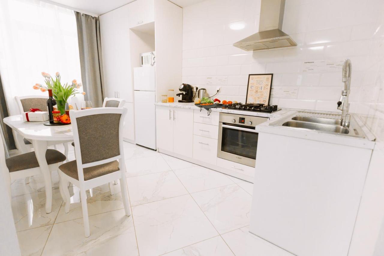 Black&white нова стильна на київській Apartment Ternopil