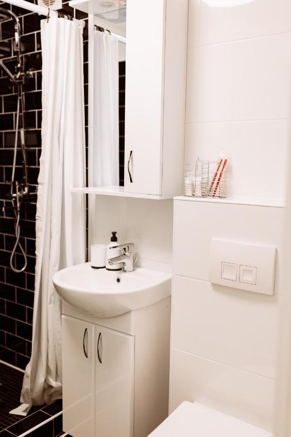 Apartment Black&white нова стильна на київській Ternopil