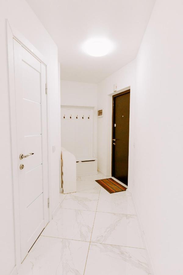 Apartment Black&white нова стильна на київській *