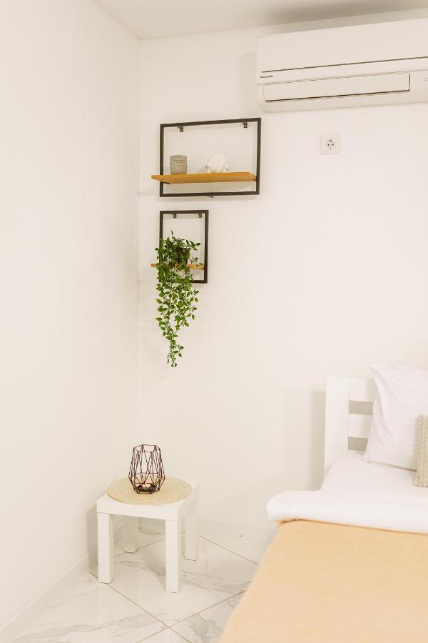 Apartment Black&white нова стильна на київській Ternopil