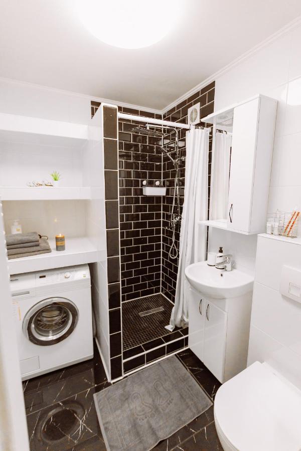 Apartment Black&white нова стильна на київській