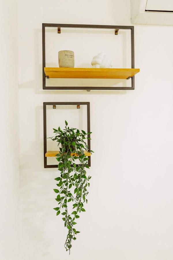 Apartment Black&white нова стильна на київській